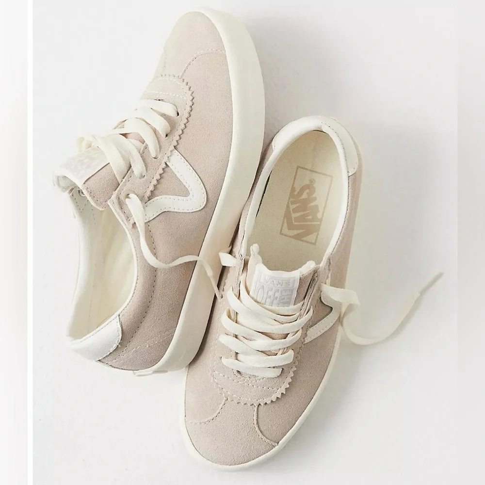 FREE PEOPLE by VANS Sport‎ Low Suede Sneakers Cream and White Casual Sneakers